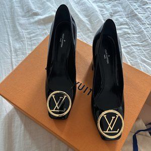 Louis Vuitton Madeleine Pumps in Shiny Black